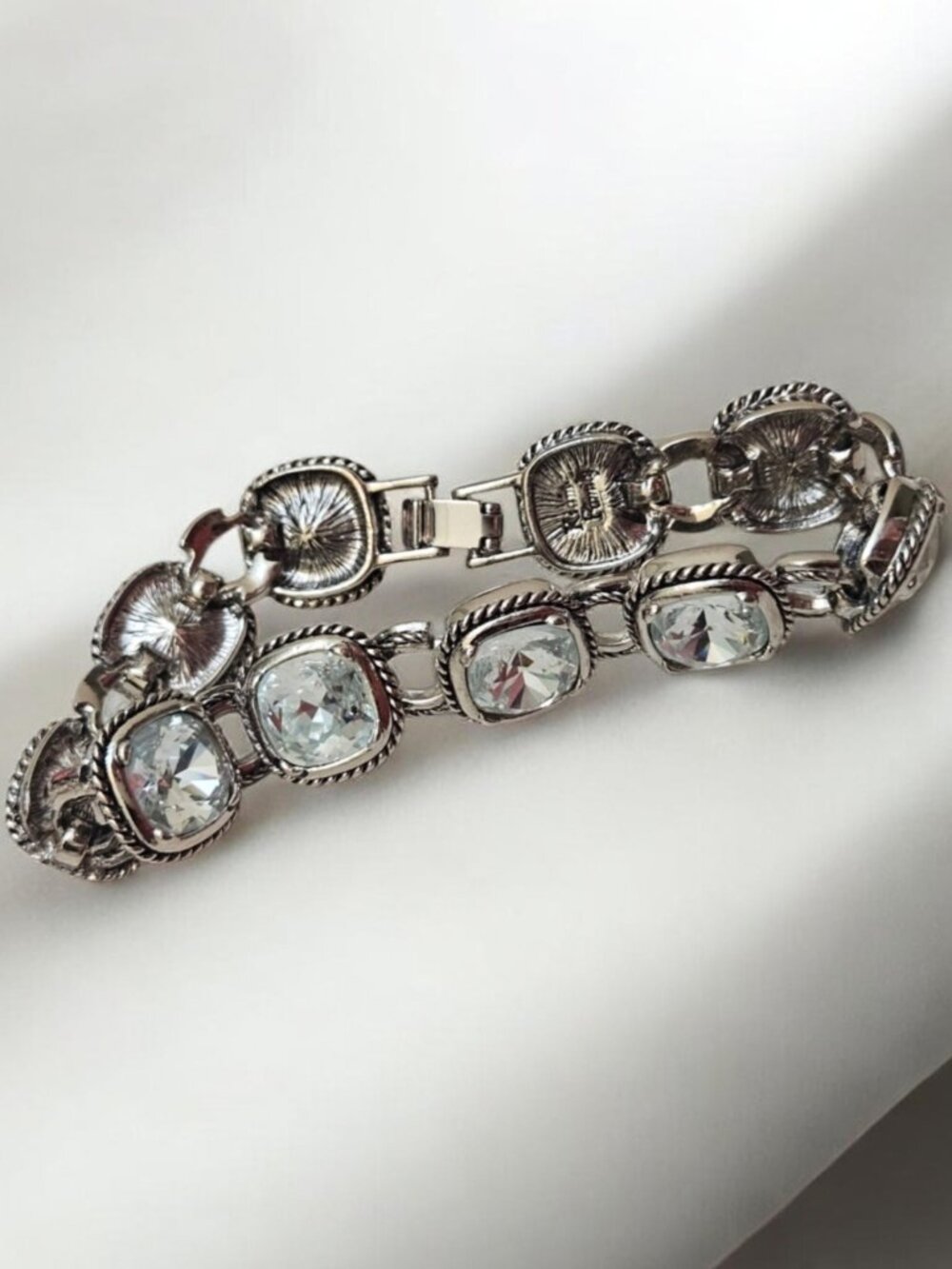 Beautiful Kiam Family Vintage Bracelet